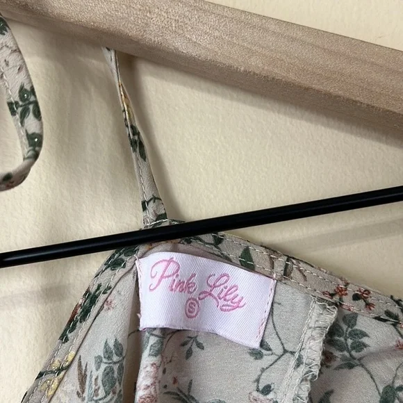 Tied back romantic blouse - Picture 6 of 8